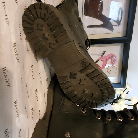 Boots - Picture 4 of 4